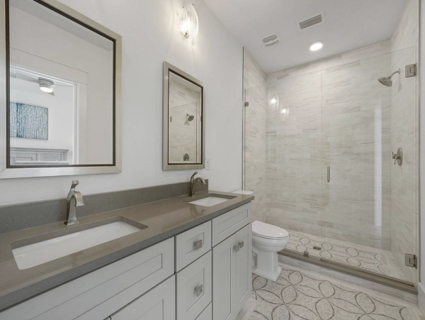 Beachfront Luxury Six Bedroom Vacation Rental in Destin with Rooftop Pool